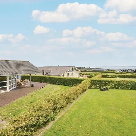 Stunning In With Kitchen Holiday home