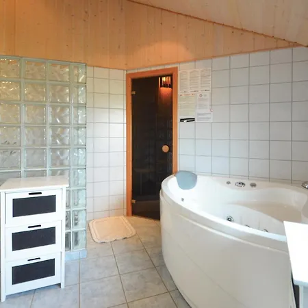 Дом отдыха With Hot Tub X *