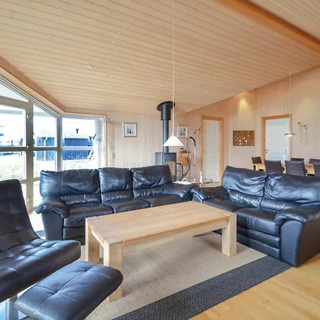 Holiday home Stunning In With Kitchen Vinderup